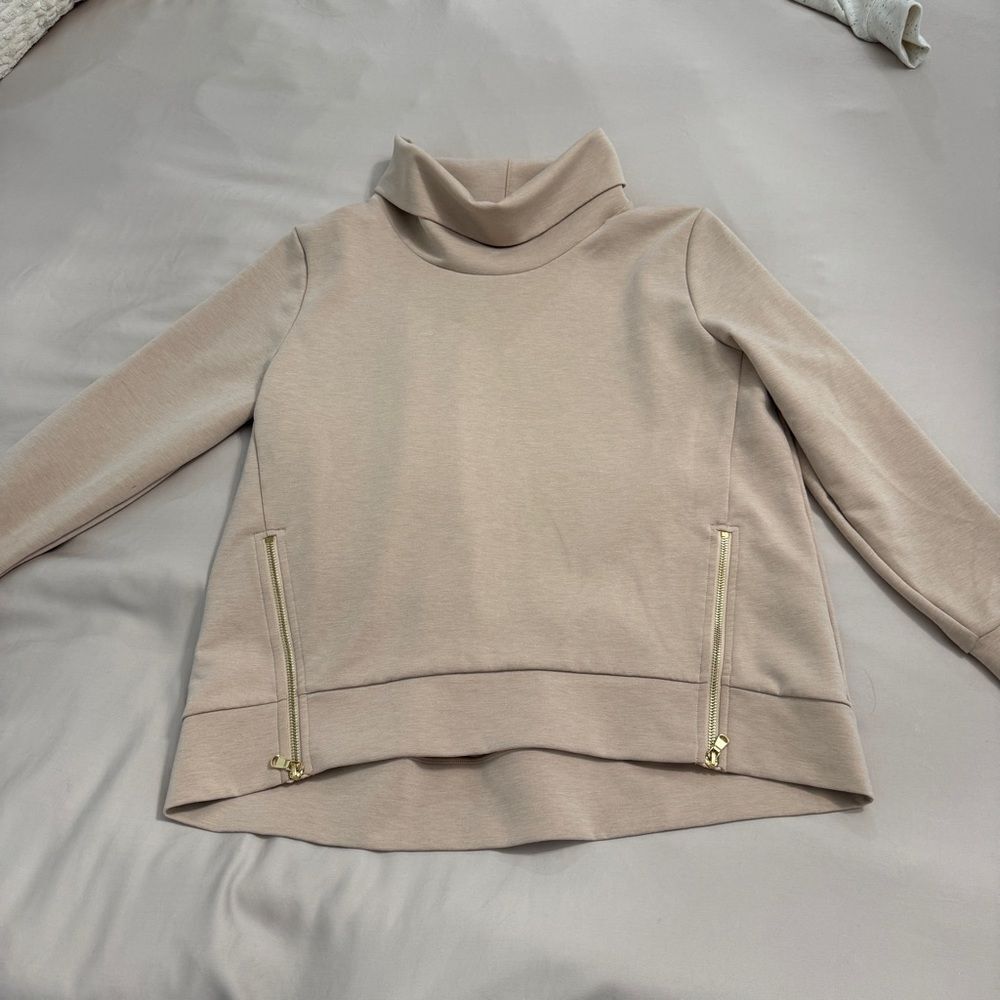 Addison Bay everyday cream turtleneck top size Med- excellent condition